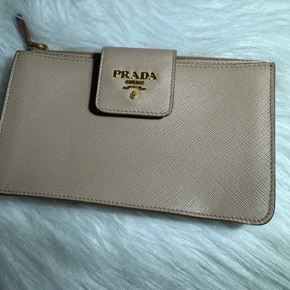 Prada wallet - Picture 3 of 11